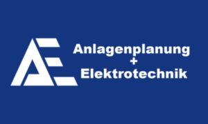 Logo Anlagenplanung Elektrotechnik Eger mit blauem Hintergrund